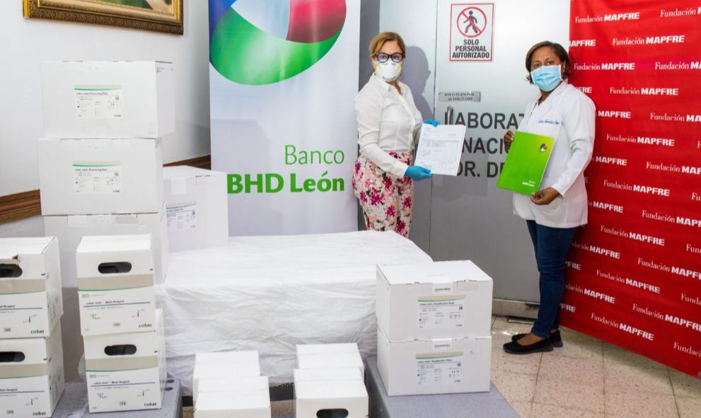 Centro Financiero BHD León y Fundación MAPFRE completan la entrega de pruebas PCR
