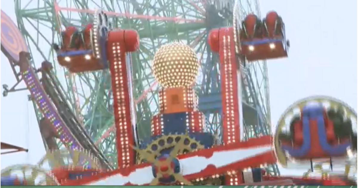 Alegría navideña sigue en pleno apogeo en el Frost Fest del Luna Park