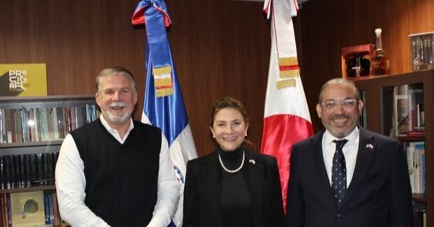 Carolina Mejía destaca labor de dominicanos en Japón
