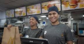 Compañía que opera la marca McDonald’s en Latinoamérica generó más de 480.000 instancias de formación y empleo