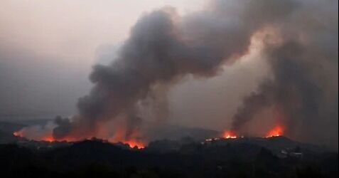 España lucha contra 20 grandes incendios forestales en medio de un calor abrasador