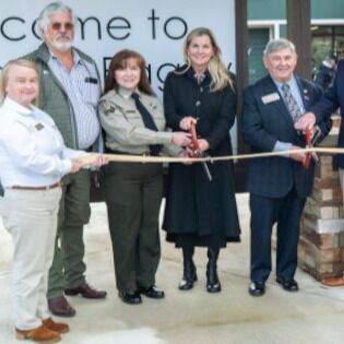 El DNR de Georgia celebra las renovaciones en el centro de visitantes de un parque estatal