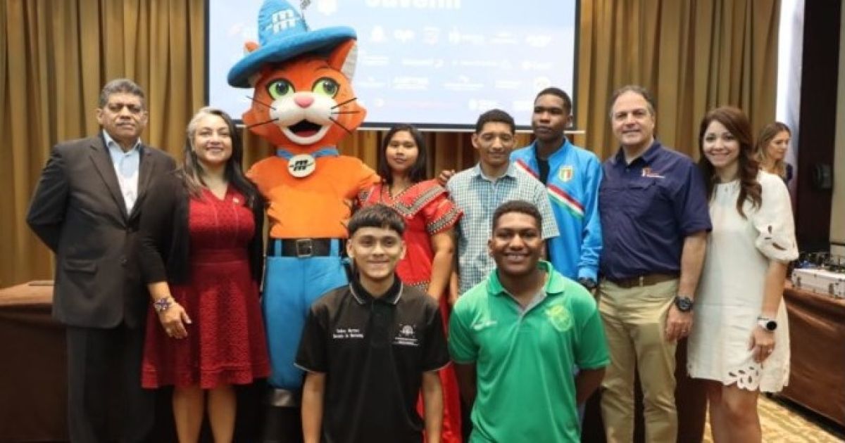 Doce estudiantes compiten el Primer Concurso Nacional de Emprendimiento Juvenil