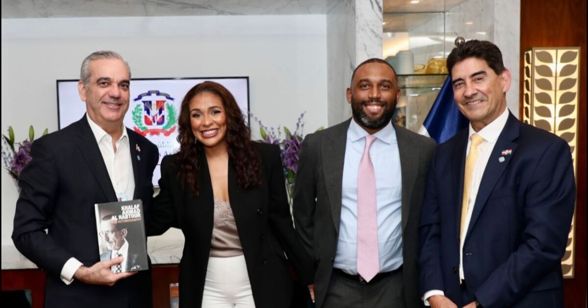Encuentro del Presidente Abinader con la comunidad dominicana en Emiratos Árabes Unidos