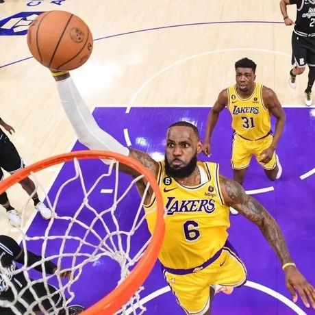 LeBron anota 46, se pone a 178 de Jabbar, Lakers pierden
