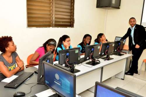 Jóvenes Dominicanos se capacitan en programa de las Casas de la Juventud