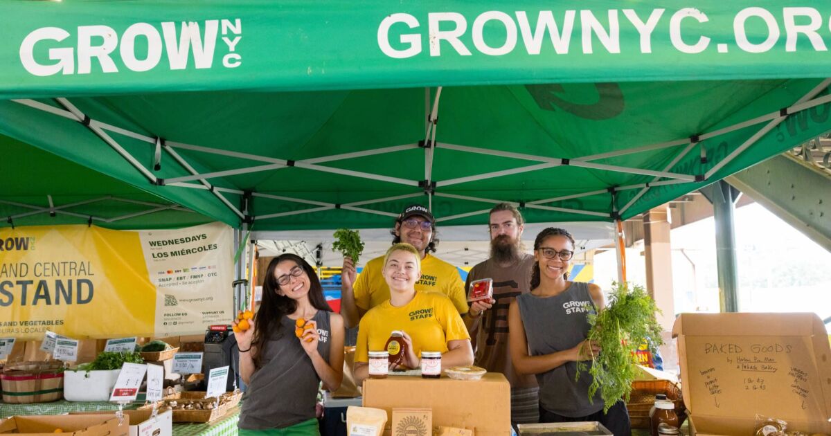GrowNYC celebra 50 años de sus emblemáticos mercados de productos frescos en Brooklyn