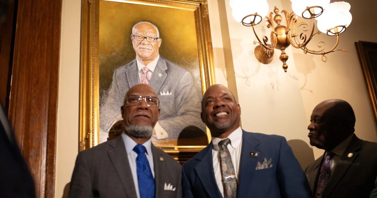 El veterano representante Calvin Smyre es homenajeado con un retrato histórico