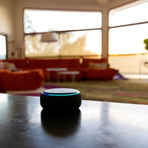 Amazon planea lanzar una Alexa renovada con IA y suscripción mensual