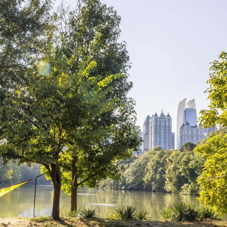 Piedmont Park en el barrio Midtown Atlanta