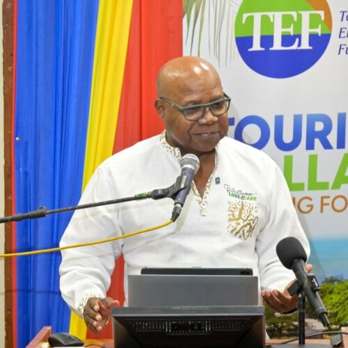 El ministro Bartlett insta a impulsar el turismo como motor del desarrollo nacional