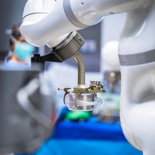 Hospital utiliza robot con tecnología magnética para cirugía bariátrica