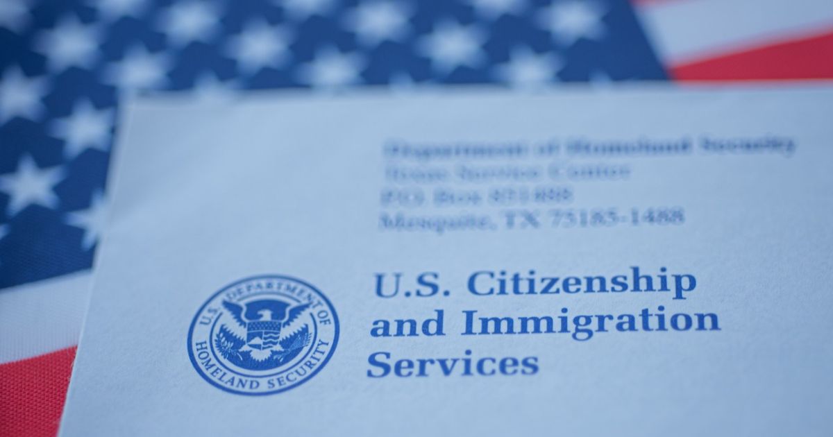 USCIS anuncia aumento en tarifas de varios formularios de inmigración