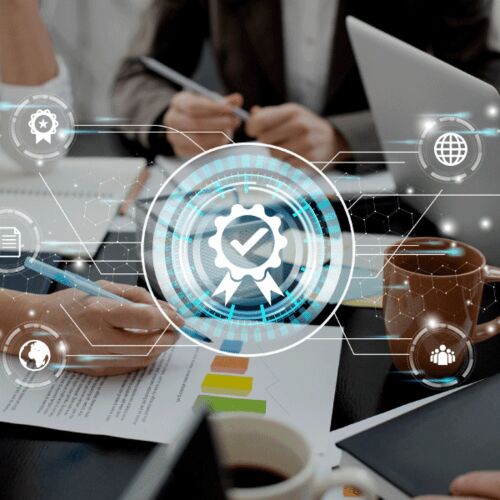 El 72% de las empresas utilizan IA, pero el 55% afirma carecer de formación y recursos, mientras que quienes buscan empleo temen ser reemplazados