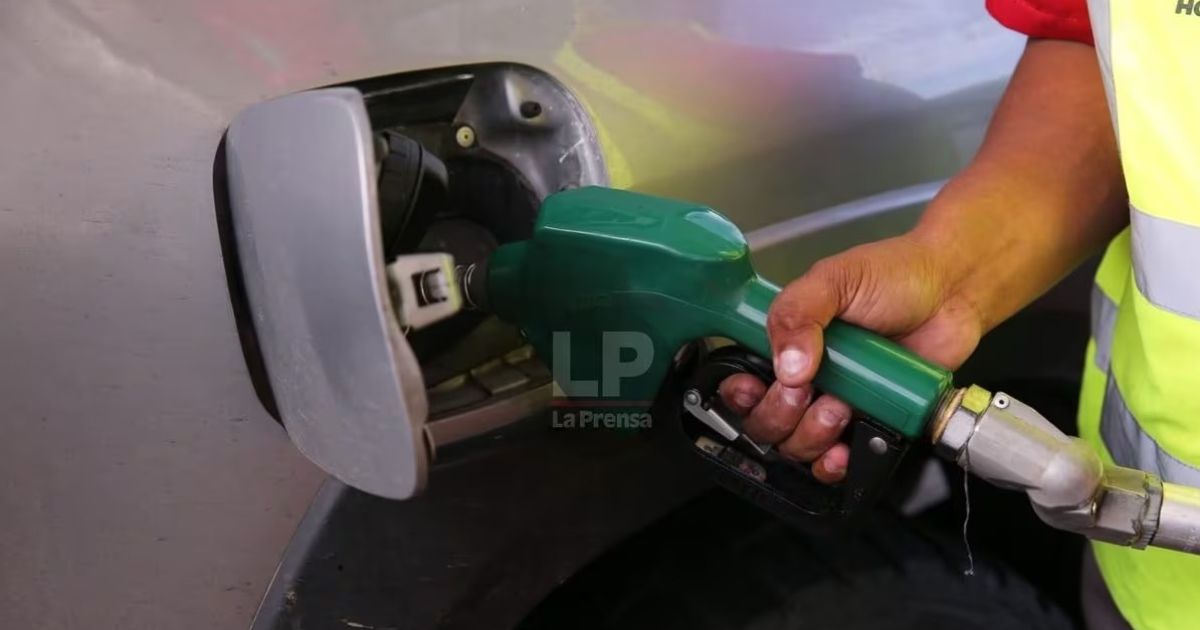 Anuncian nuevos precios regulares de los combustibles