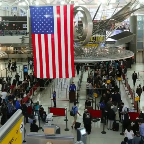 Comienzan viajes de fin de año en autopistas y aeropuertos: Se esperan pocos percances
