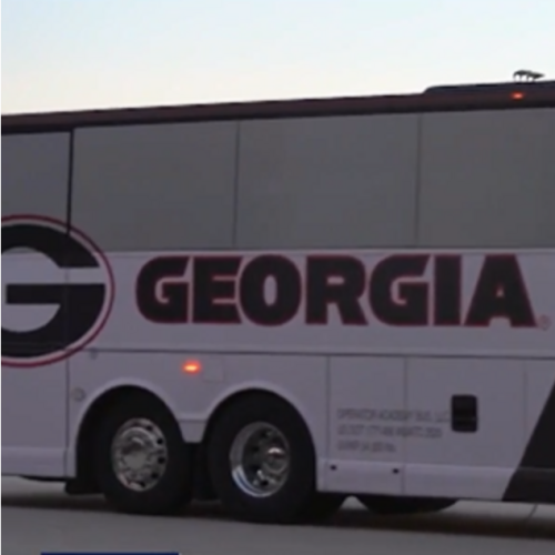 Fiebre del Orange Bowl se apodera de Georgia: la determinación de los Bulldogs se dispara cuando el equipo parte hacia Miami