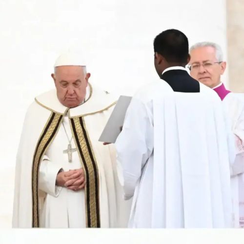 El papa convoca el 7 de octubre una jornada de oración para pedir la paz