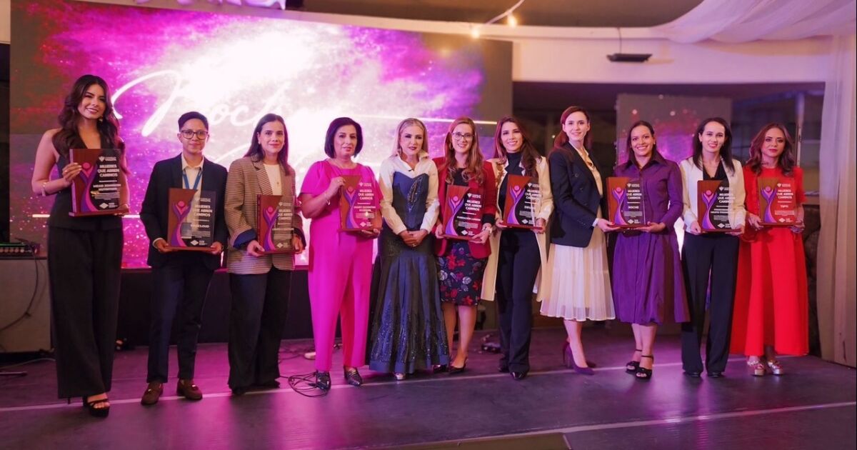 13 reconocimientos que visibilizan el liderazgo femenino empresarial en la Noche Violeta de la CCQ
