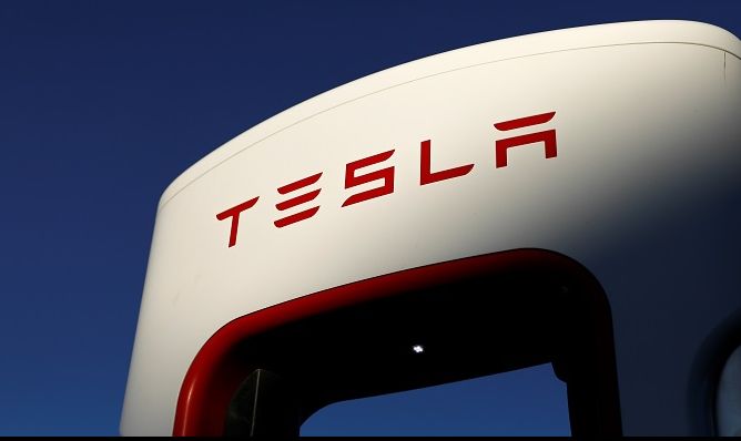 Tesla planea vender 5,000 millones de dólares en acciones