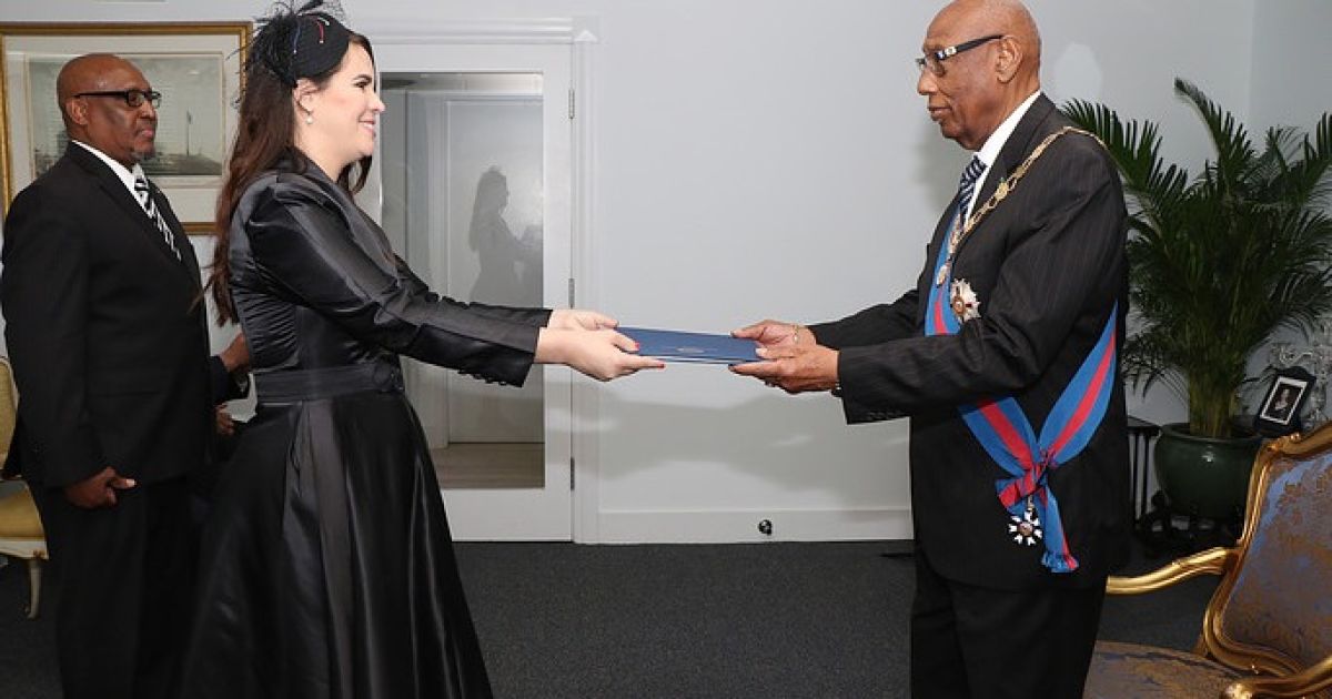 Nombramiento de Embajadora Extraordinaria y Plenipotenciaria de la República Dominicana en Bahamas