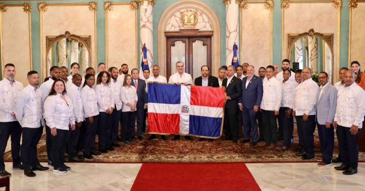 Delegación Nacional que participará en los XXIV Juegos Centroamericanos y Del Caribe, San Salvador 2023 recibe Bandera Nacional