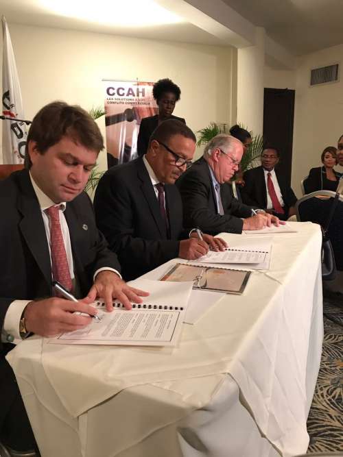 El CRC de Santo Domingo y la CCAH de Haití  firman acuerdo de colaboración