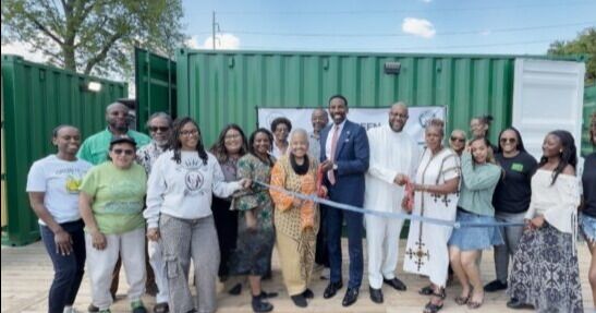 El alcalde Andre Dickens participa en la gran inauguración del Centro de Resiliencia del Fondo Verde de las HBCU en el Día de la Tierra en el oeste de Atlanta