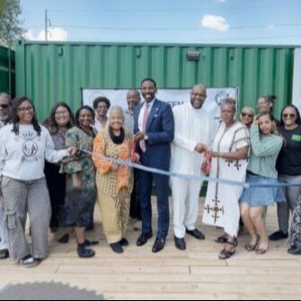 El alcalde Andre Dickens participa en la gran inauguración del Centro de Resiliencia del Fondo Verde de las HBCU en el Día de la Tierra en el oeste de Atlanta