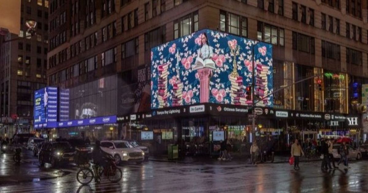 Artista chilena exhibió obra digital en cruce de calles de Nueva York