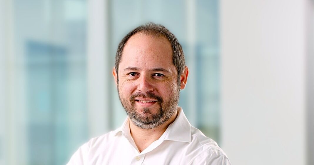 Cuatro claves que están implementando los bancos más importantes del mundo para desarrollar la IA Generativa