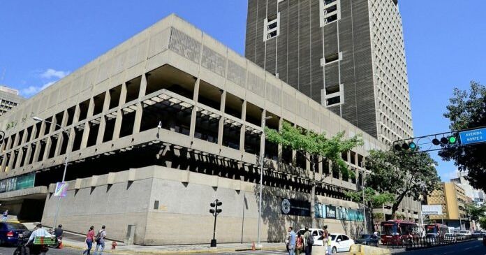 Habilitan a otros cuatro bancos para participar en subasta de divisas