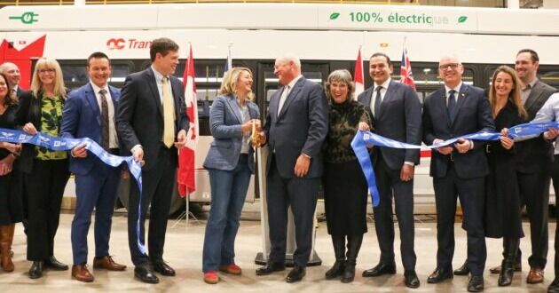 NFI Group Inc. organiza una ceremonia de inauguración de nuevas instalaciones de fabricación