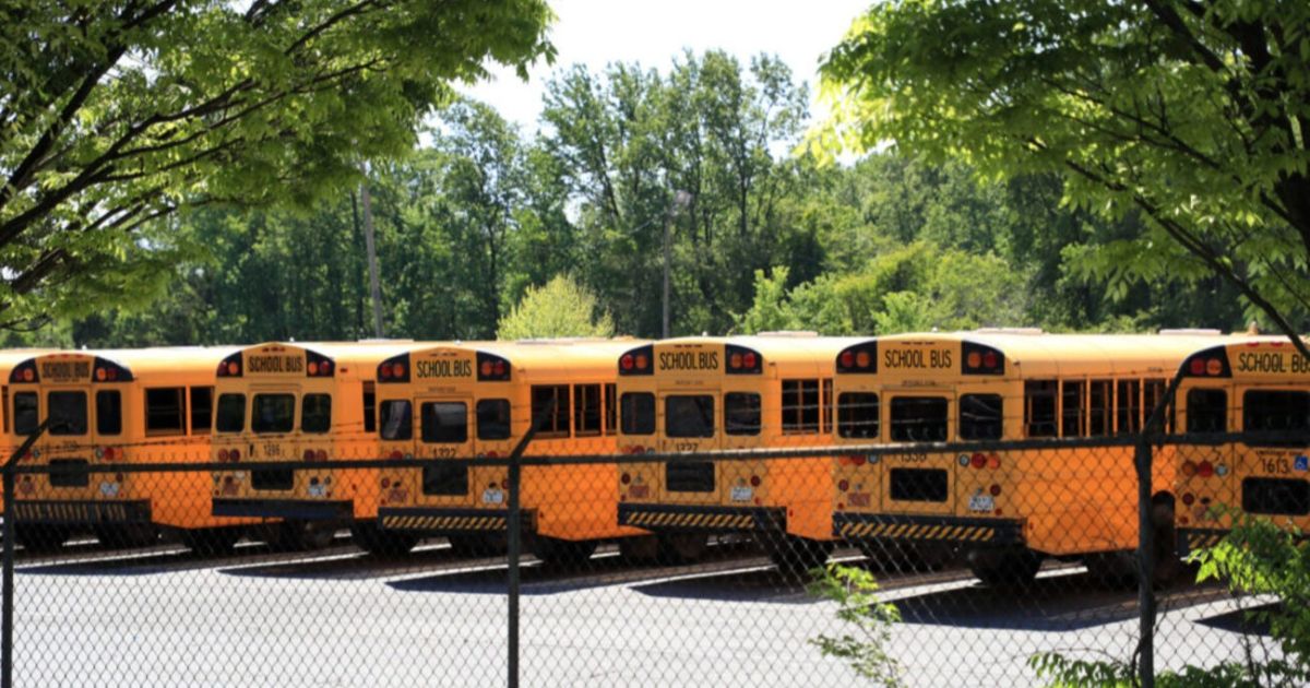 Asignados 1.000 millones de dólares para autobuses escolares eléctricos y de bajas emisiones