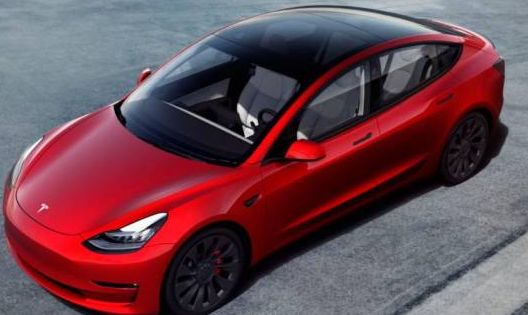 Elon Musk anuncia que ya es posible comprar vehículos Tesla con bitcóin