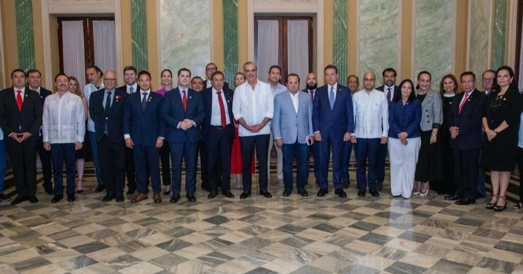 Larimar City & Resort impulsa el fortalecimiento de  vínculos empresariales entre Bolivia y República  Dominicana