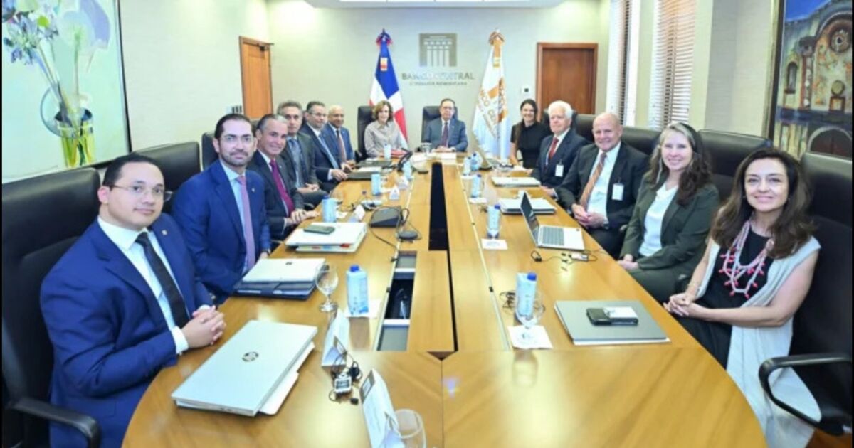 Valdez Albizu recibe delegación técnica del Tesoro de EE.UU. para explorar cooperación con el Banco Central