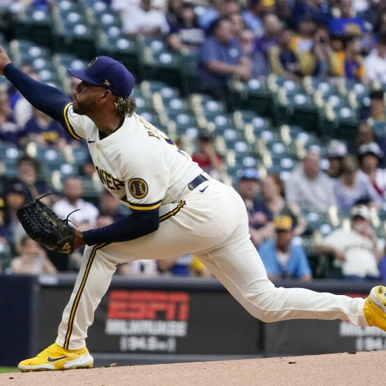 Peralta domina y Cerveceros ganan a Bravos