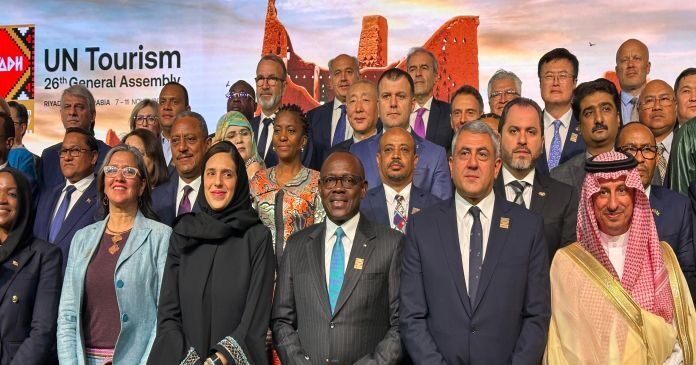 El viceprimer ministro de Bahamas, Isaac Chester Cooper, asume la vicepresidencia de la Asamblea General de la Organización Mundial del Turismo de las Naciones Unidas