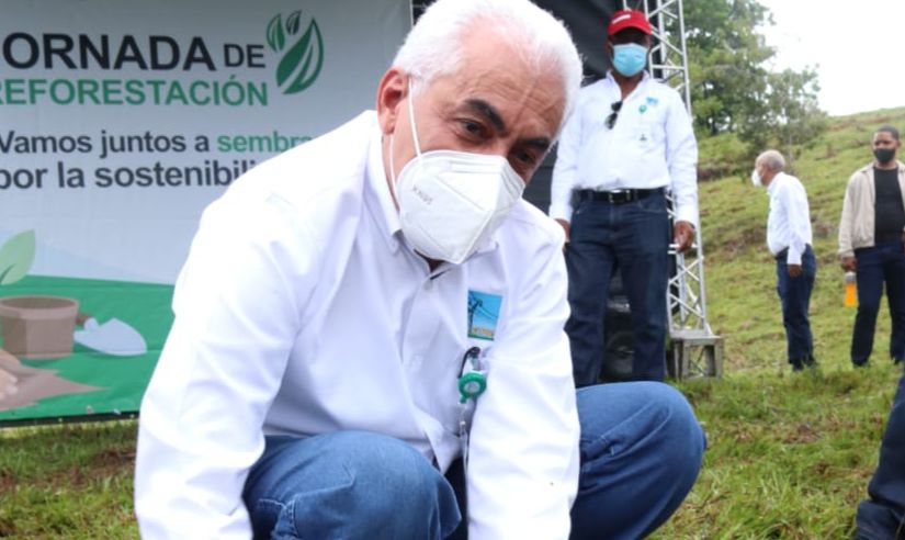 ETED aporta en preservación de flora y fauna en San Cristóbal