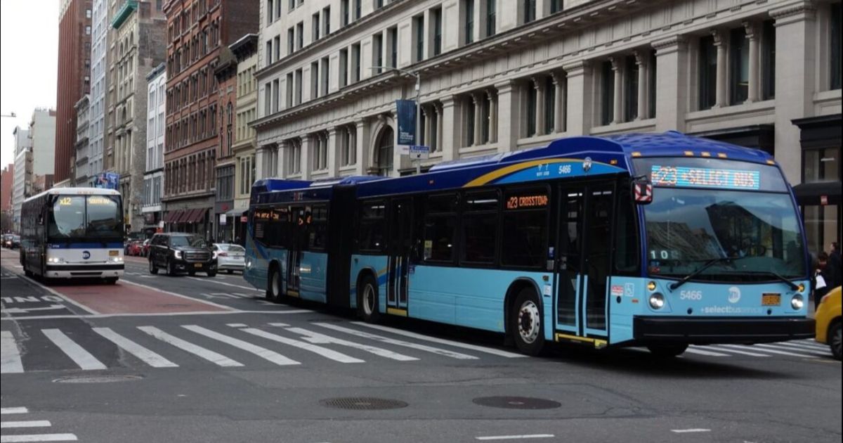 La MTA amplía la aplicación de cámaras en los autobuses contra los conductores que bloquean el carril
