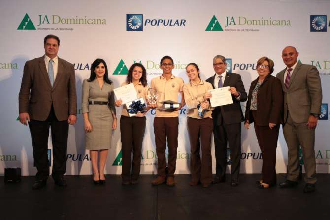 Centros educativos de Santo Domingo y Mao ganan quinta versión de Banquero Joven Popular