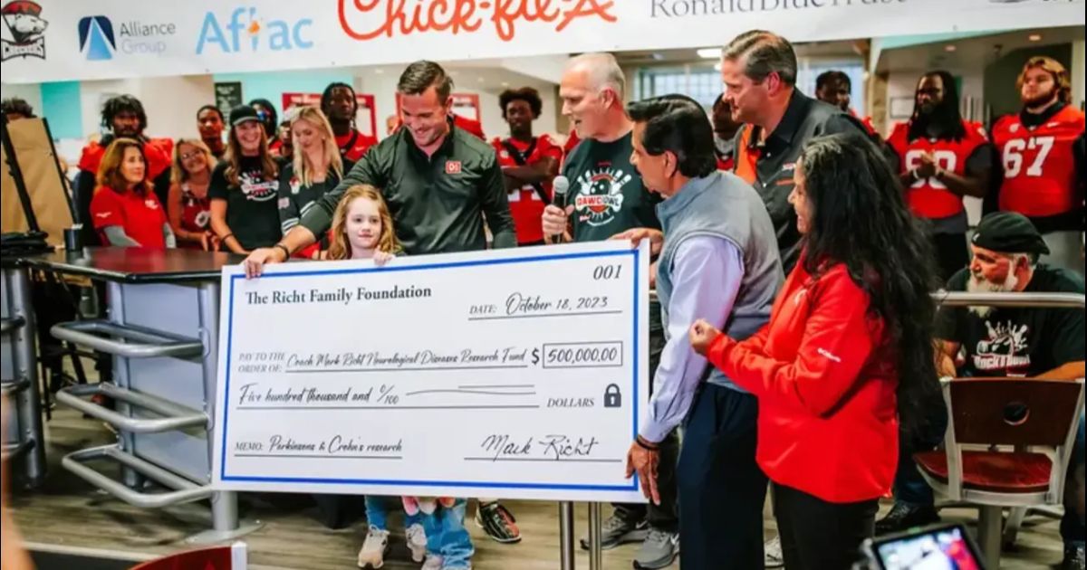 Chick-fil-A Dawg Bowl 2023 supera la meta de $ 750 mil