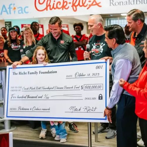 Chick-fil-A Dawg Bowl 2023 supera la meta de $ 750 mil