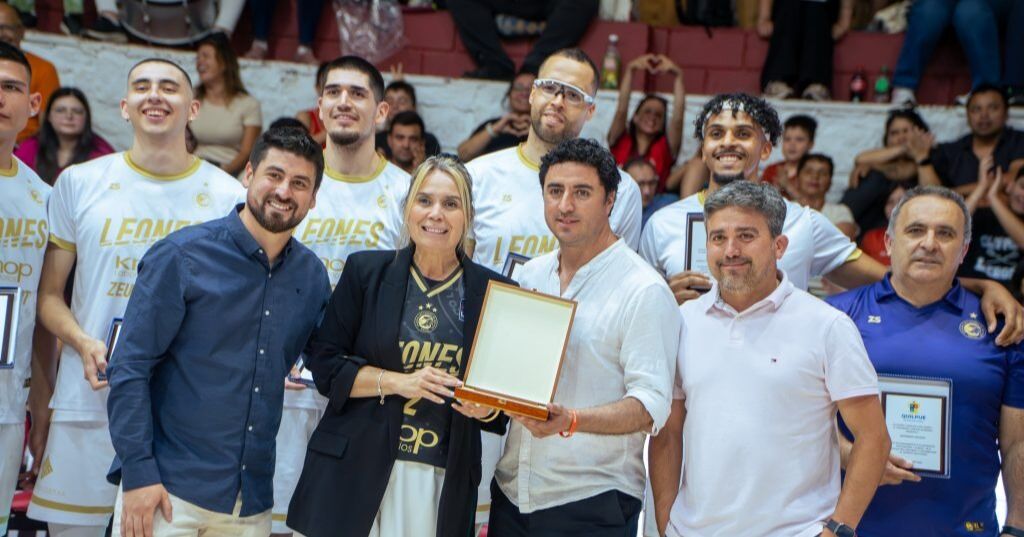 Municipalidad de Quilpué reconoce a equipo Los Leones como embajadores del deporte comunal