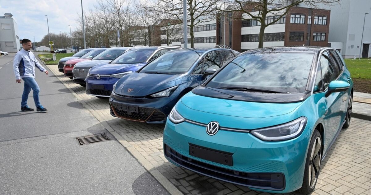 Las ventas de autos eléctricos superan por primera vez a los de gasolina en la UE