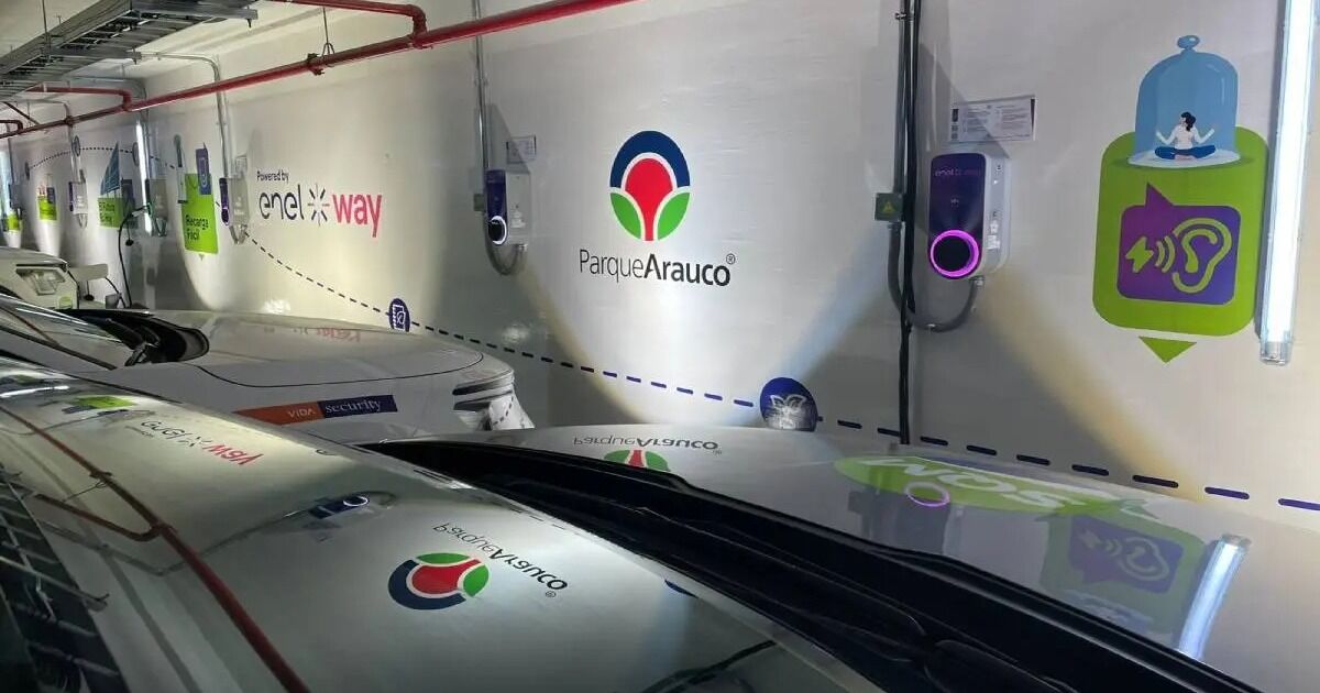 Parque Arauco impulsa la electromovilidad y ya concentra el 20% de los cargadores semi-rápidos de vehículos del país