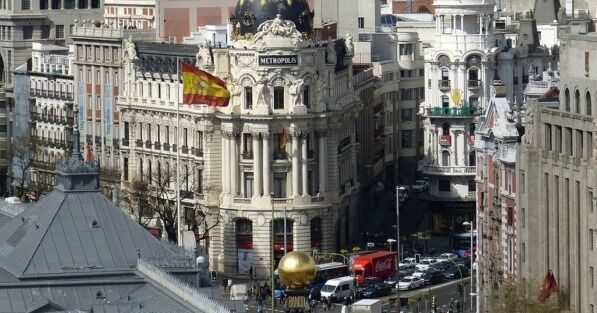 Dos tercios de los inmigrantes regularizados en España por arraigo son latinoamericanos