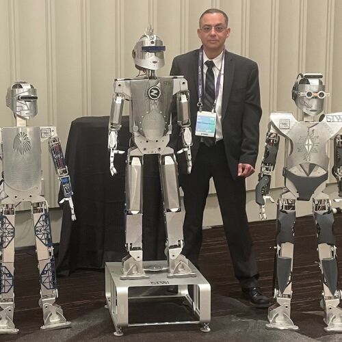 System Technology Works celebra colaboraciones innovadoras en Hollywood con Zeus2Q y ASTRO Robots