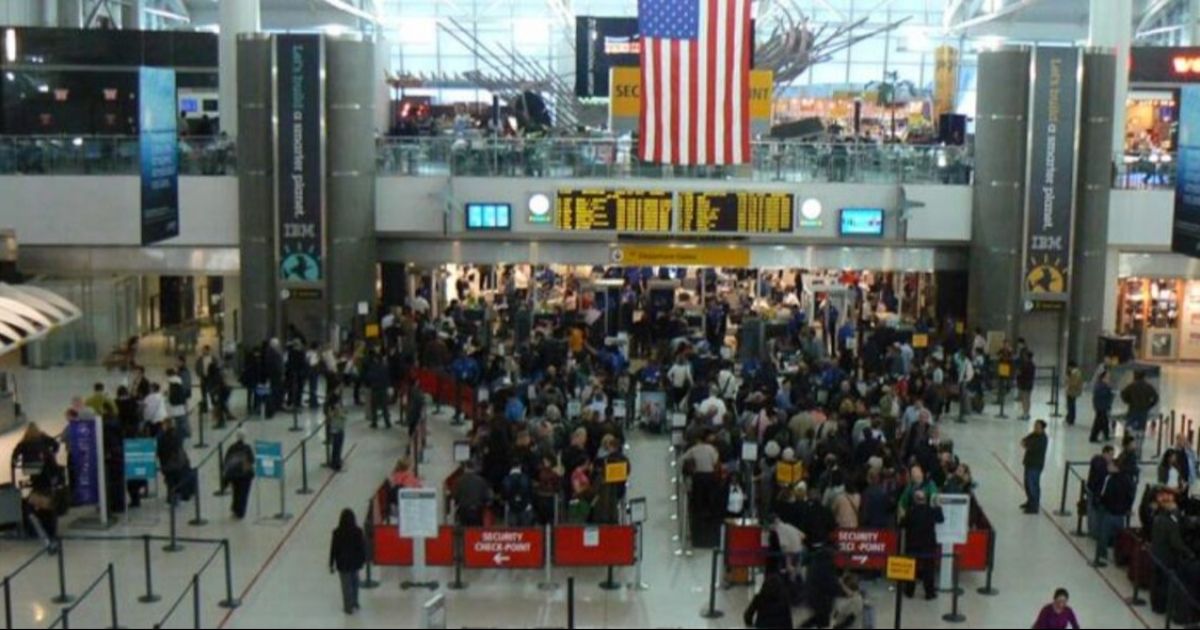Aeropuerto JKF de Nueva York instala última tecnología para verificar documentos e identidad